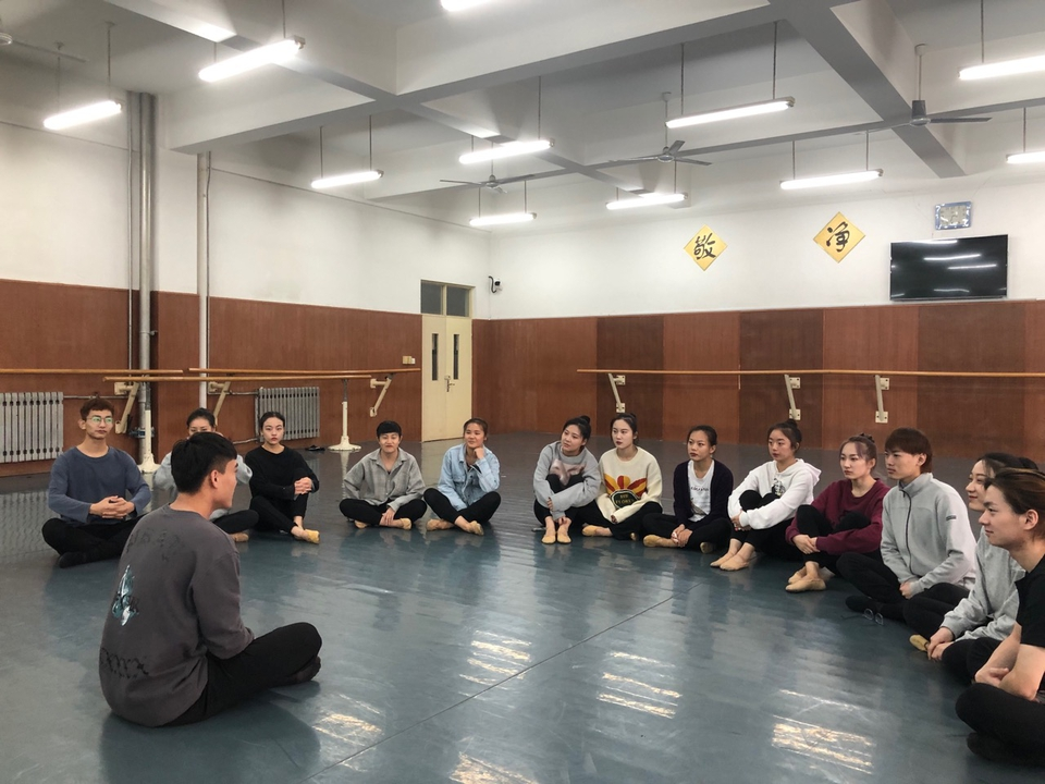 舞蹈学院开展“致敬抗美援朝”主题团日系列活动
